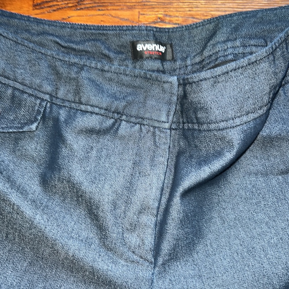 Avenue Stretch Shorts - Picture 4 of 9